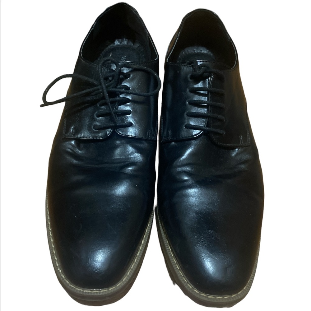 Van Heusen black dress shoes